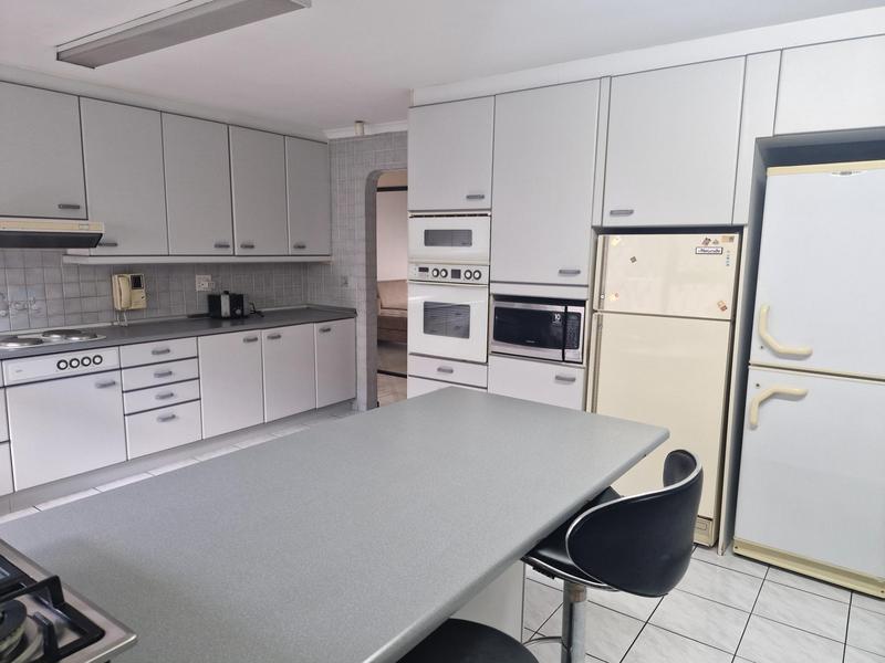 6 Bedroom Property for Sale in Cravenby Western Cape